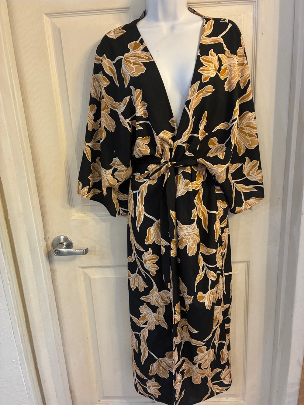 Maison Du Soir Woman’s floral kimono robe, Size: L/XL